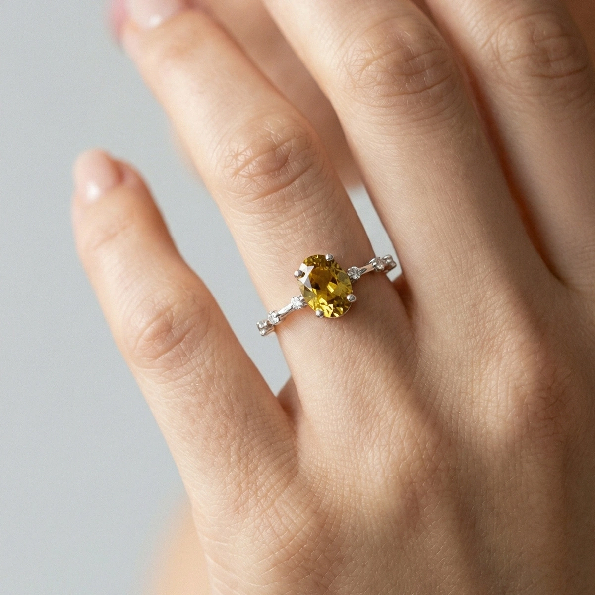 Sitrin Oval Taşlı Pırlanta Yüzük