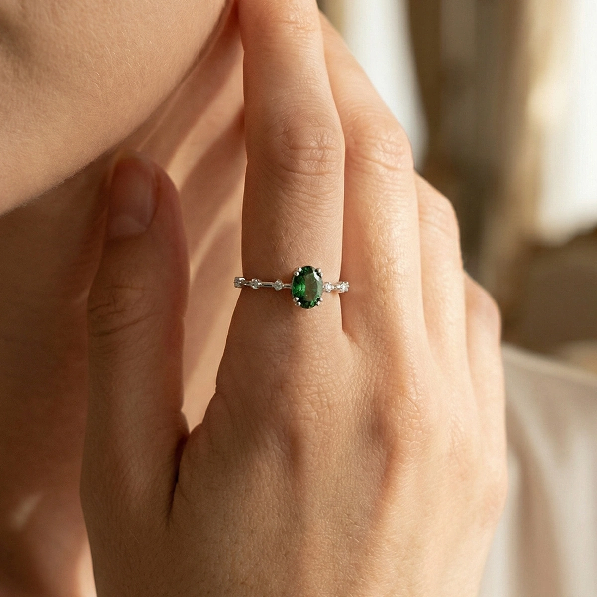 Yeşil Oval Taşlı Pırlanta Yüzük