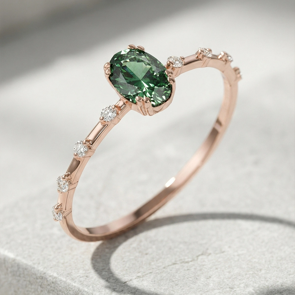 Yeşil Oval Taşlı Pırlanta Yüzük