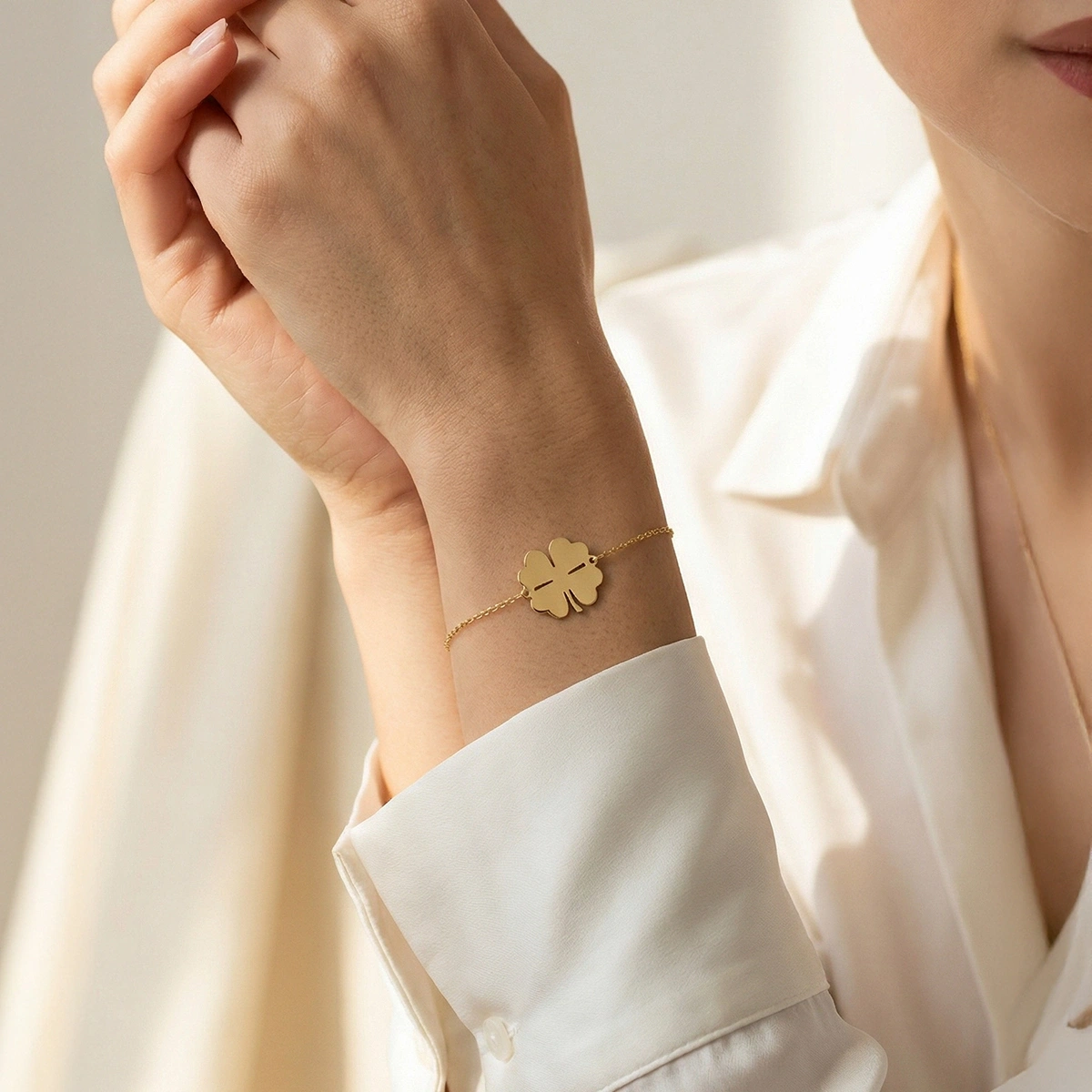 Yonca Şans Plaka Altın Bileklik