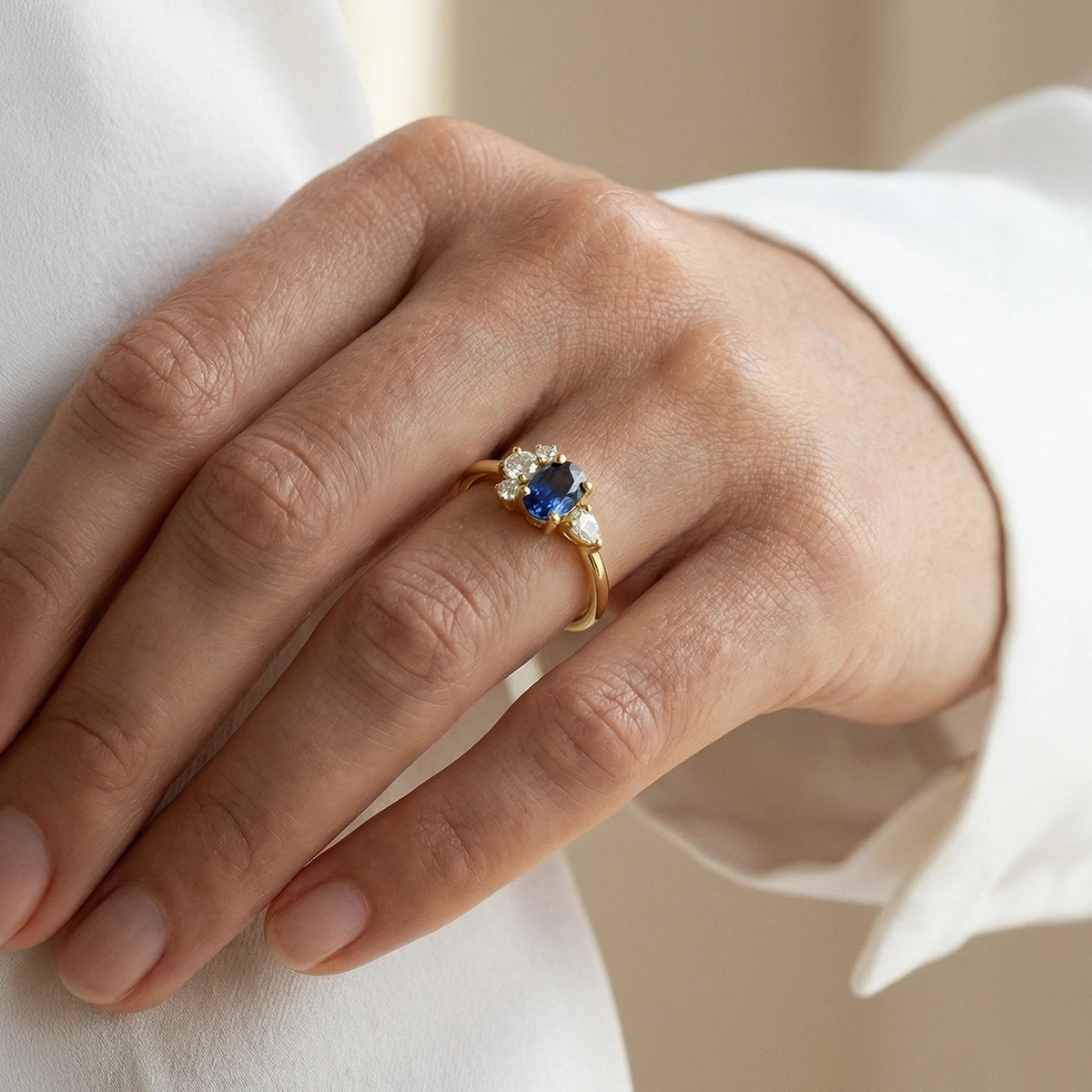 Gece Mavisi Oval Taşlı Pırlanta Yüzük