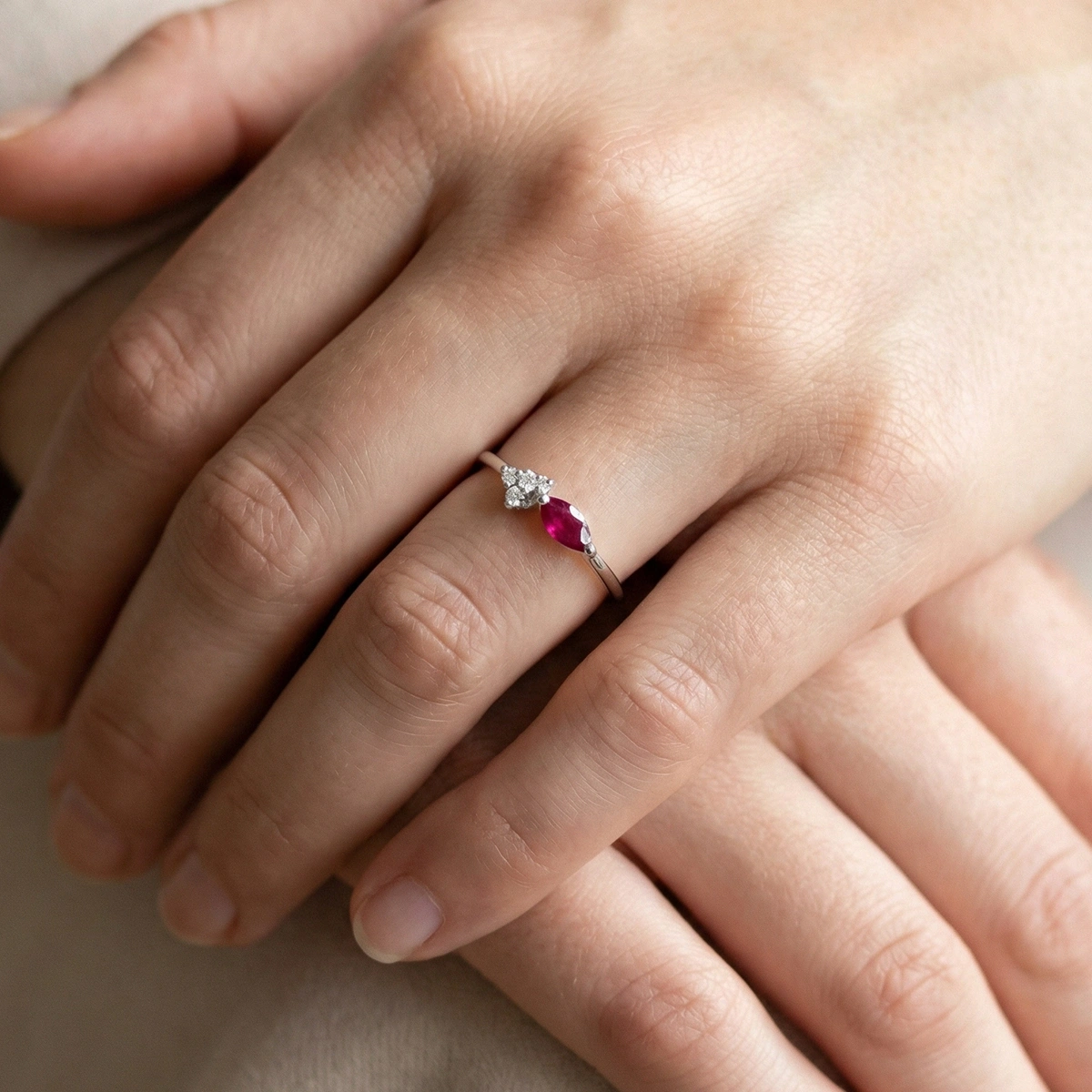 Yakut Kırmızısı Markiz Taşlı Pırlanta Yüzük