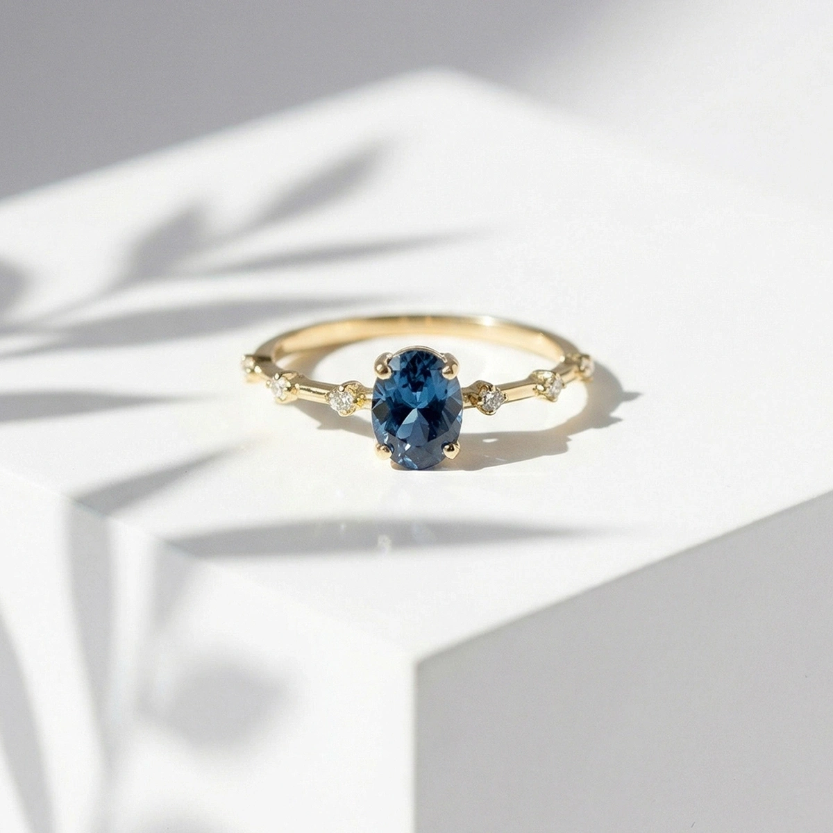 Su Mavisi Oval Taşlı Pırlanta Yüzük