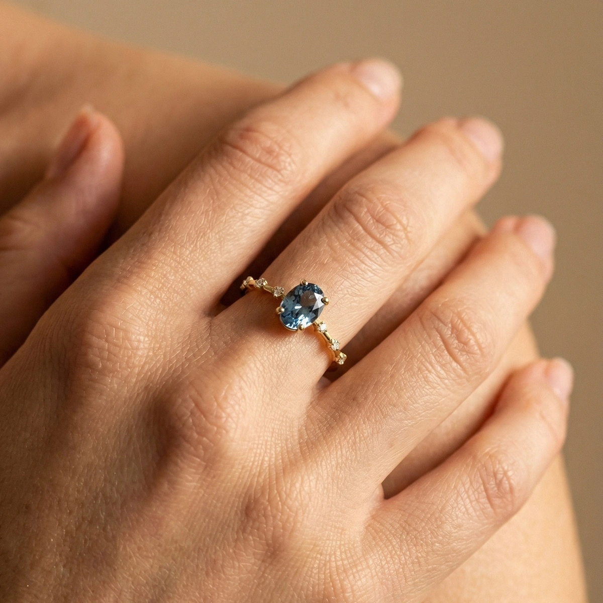 Su Mavisi Oval Taşlı Pırlanta Yüzük