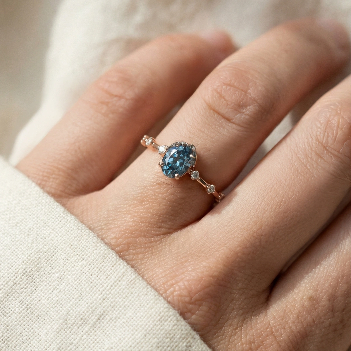 Su Mavisi Oval Taşlı Pırlanta Yüzük