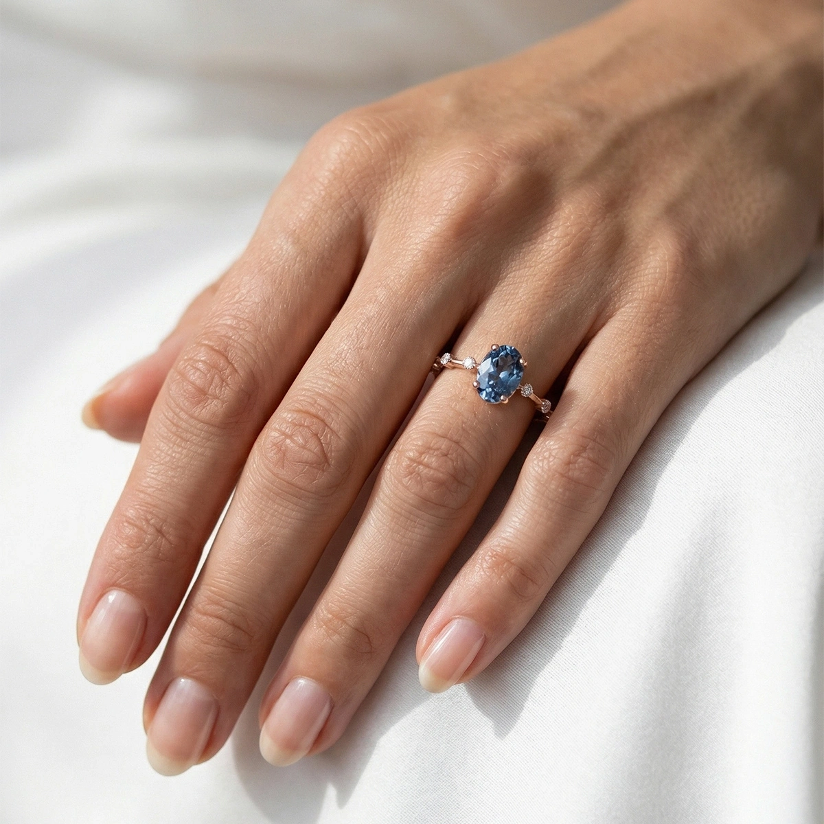 Su Mavisi Oval Taşlı Pırlanta Yüzük