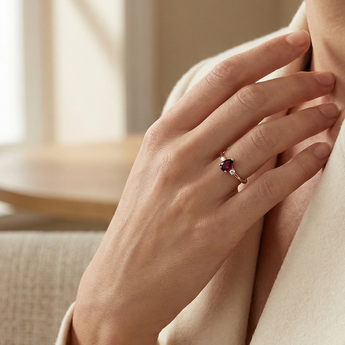 Minimal Yakut Kırmızısı Damla Taşlı Pırlanta Yüzük