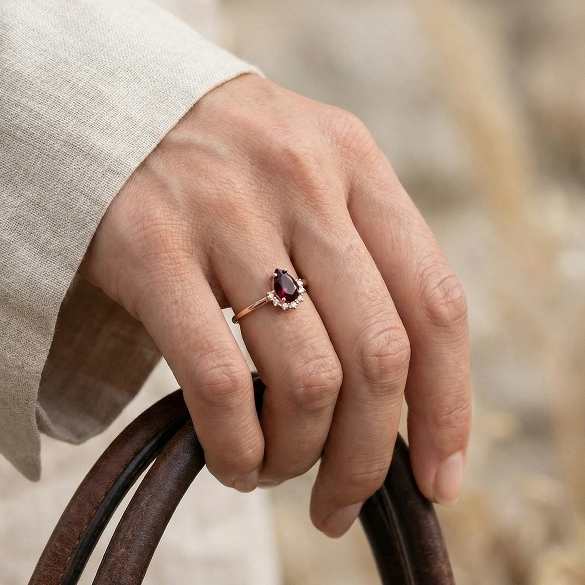 Yakut Kırmızısı Damla Taşlı Pırlanta Yüzük