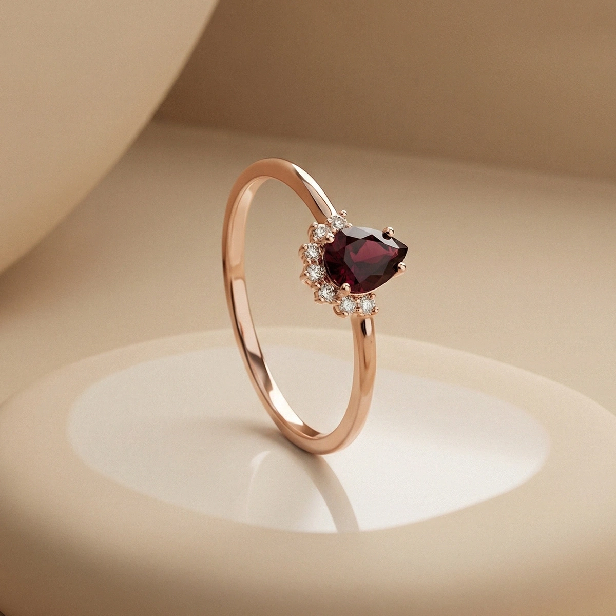 Yakut Kırmızısı Damla Taşlı Pırlanta Yüzük