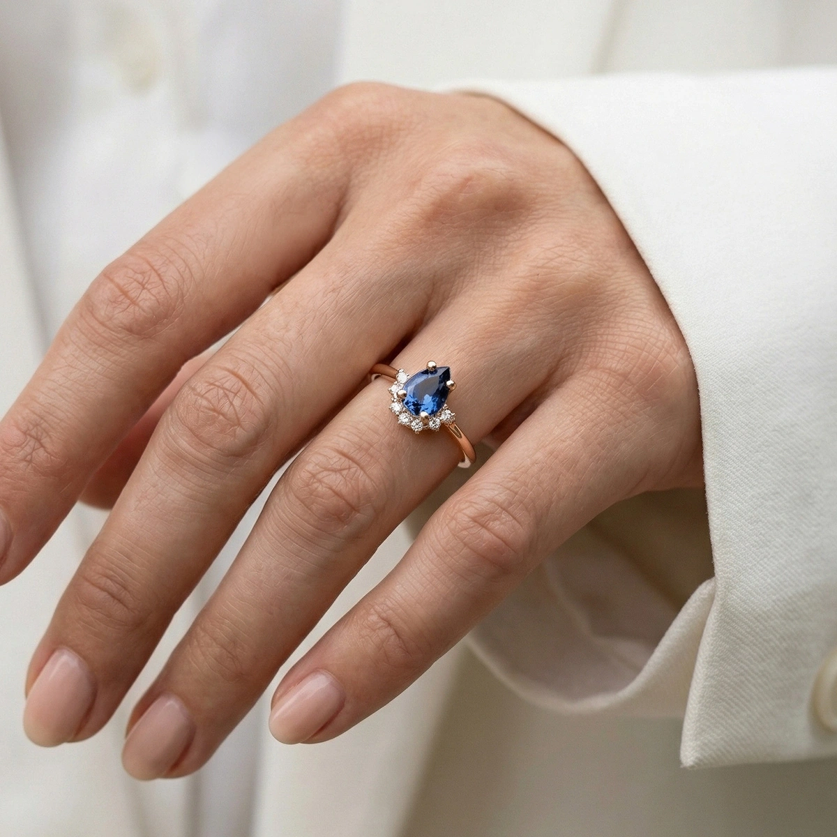 Gece Mavisi Damla Taşlı Pırlanta Yüzük