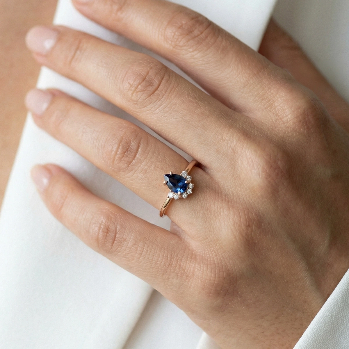 Gece Mavisi Damla Taşlı Pırlanta Yüzük