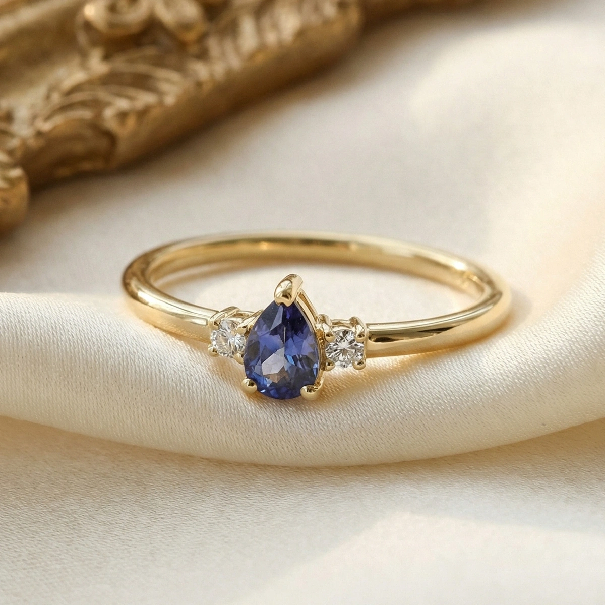 Minimal Gece Mavisi Damla Taşlı Pırlanta Yüzük