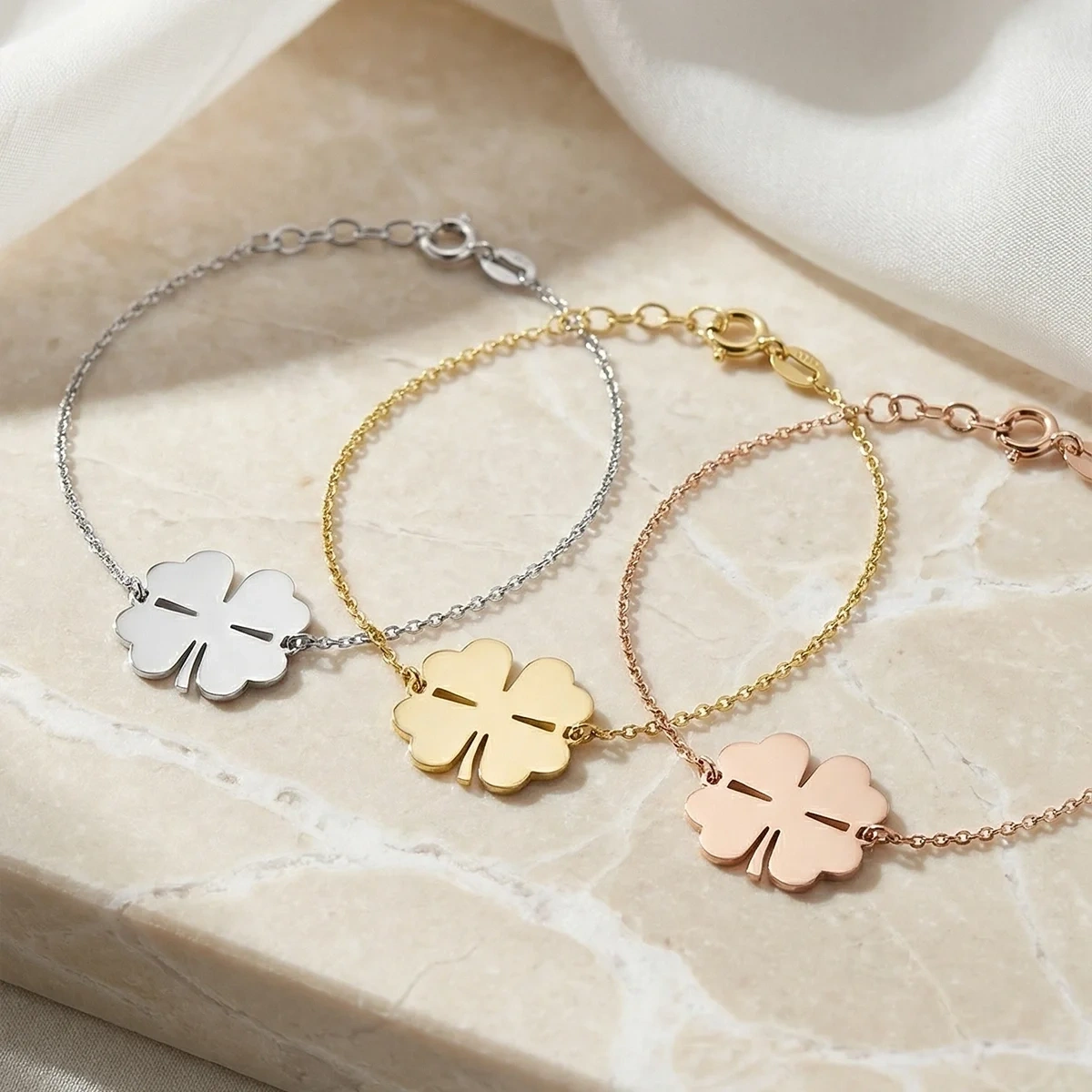 Yonca Şans Plaka Altın Bileklik