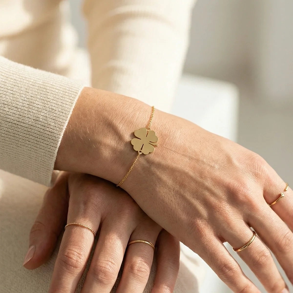 Yonca Şans Plaka Altın Bileklik