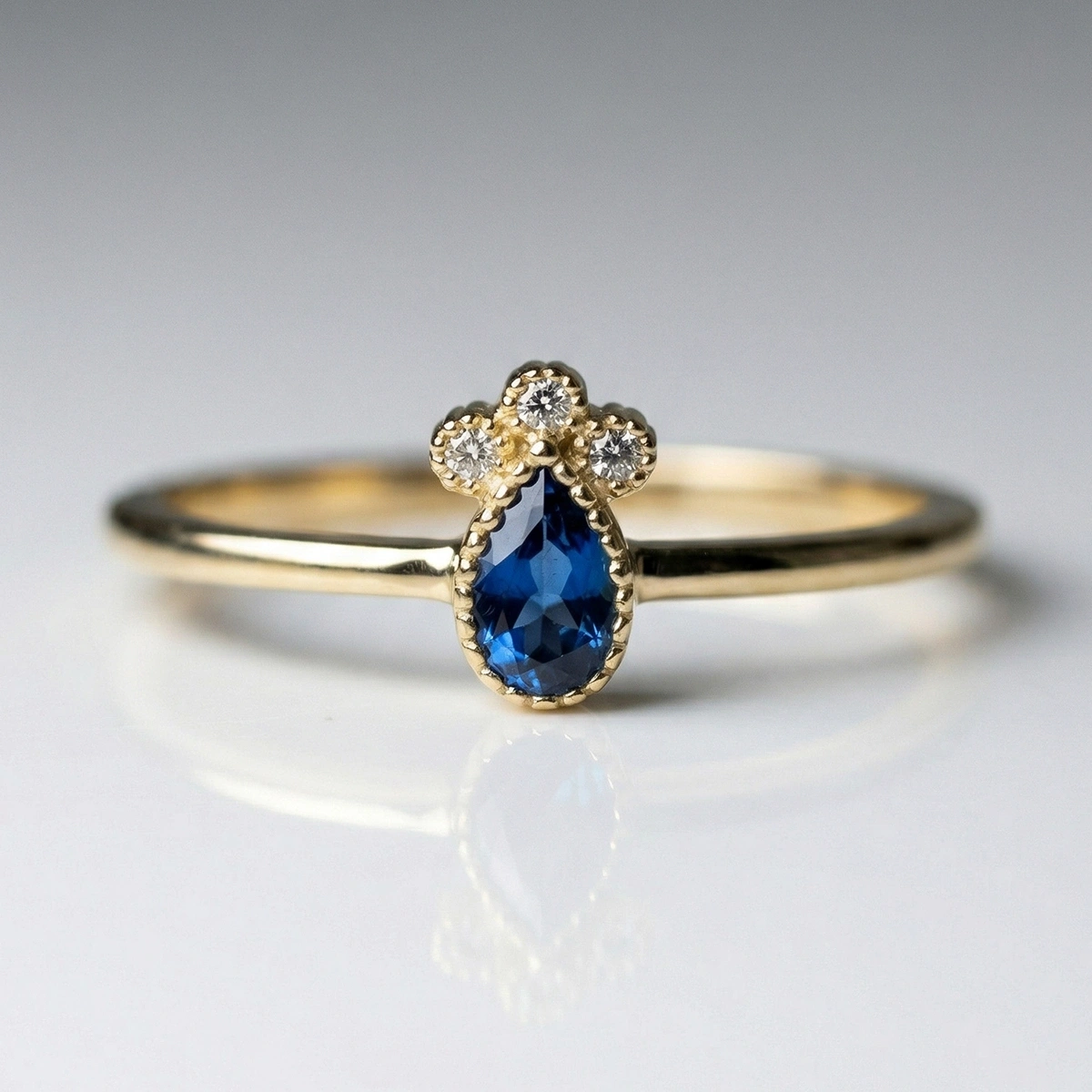 Gökyüzü Mavisi Damla Taşlı Pırlanta Yüzük