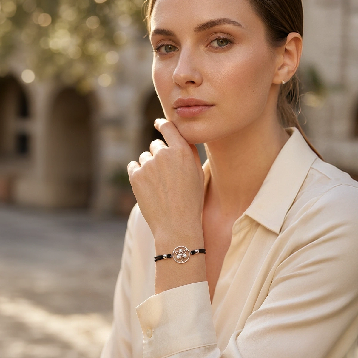 Üç Pırlantalı Stilize Melek Bileklik