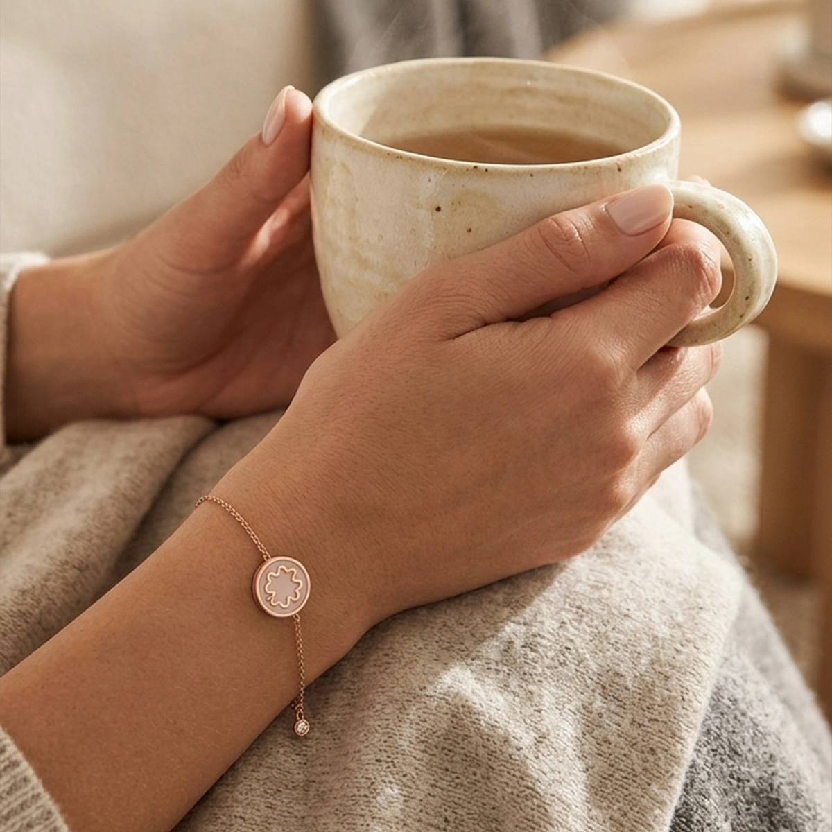 Sedef Mineli Yonca Pırlanta Bileklik