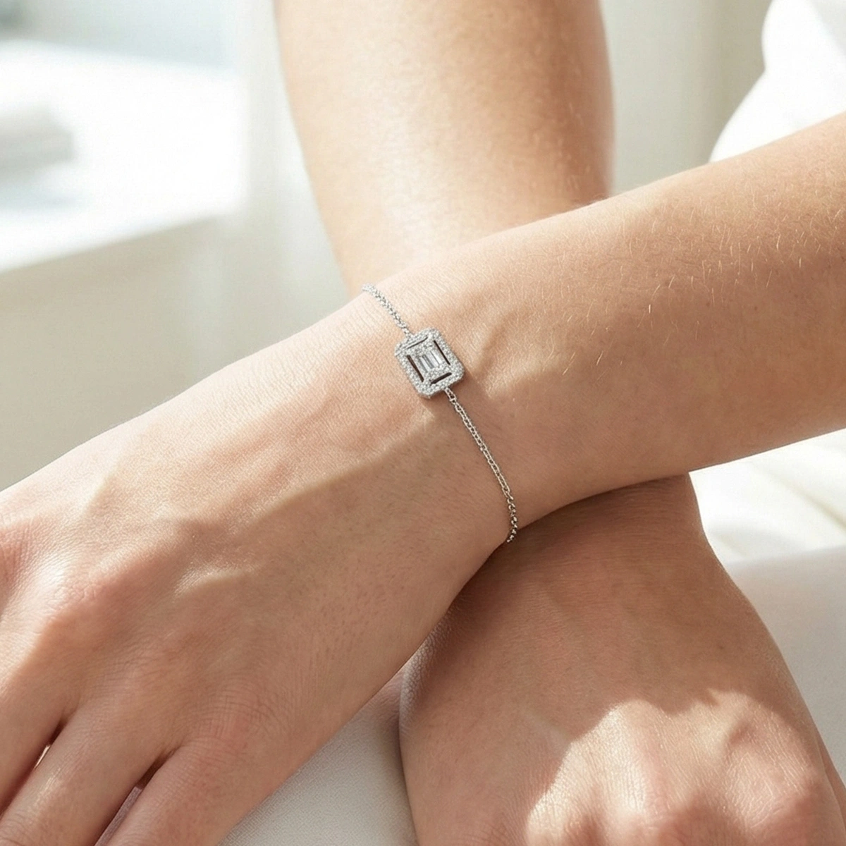 Baget Taşlı Altın Bileklik