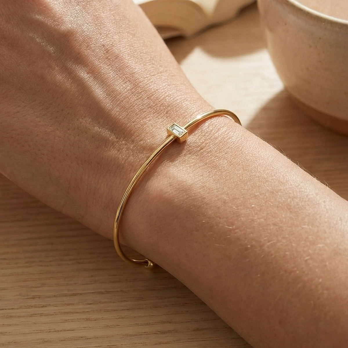 Baget Tek Taşlı Modern Altın Bileklik