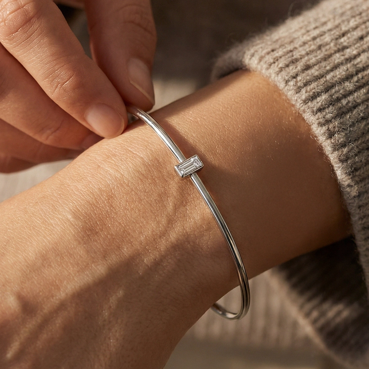 Baget Tek Taşlı Modern Altın Bileklik