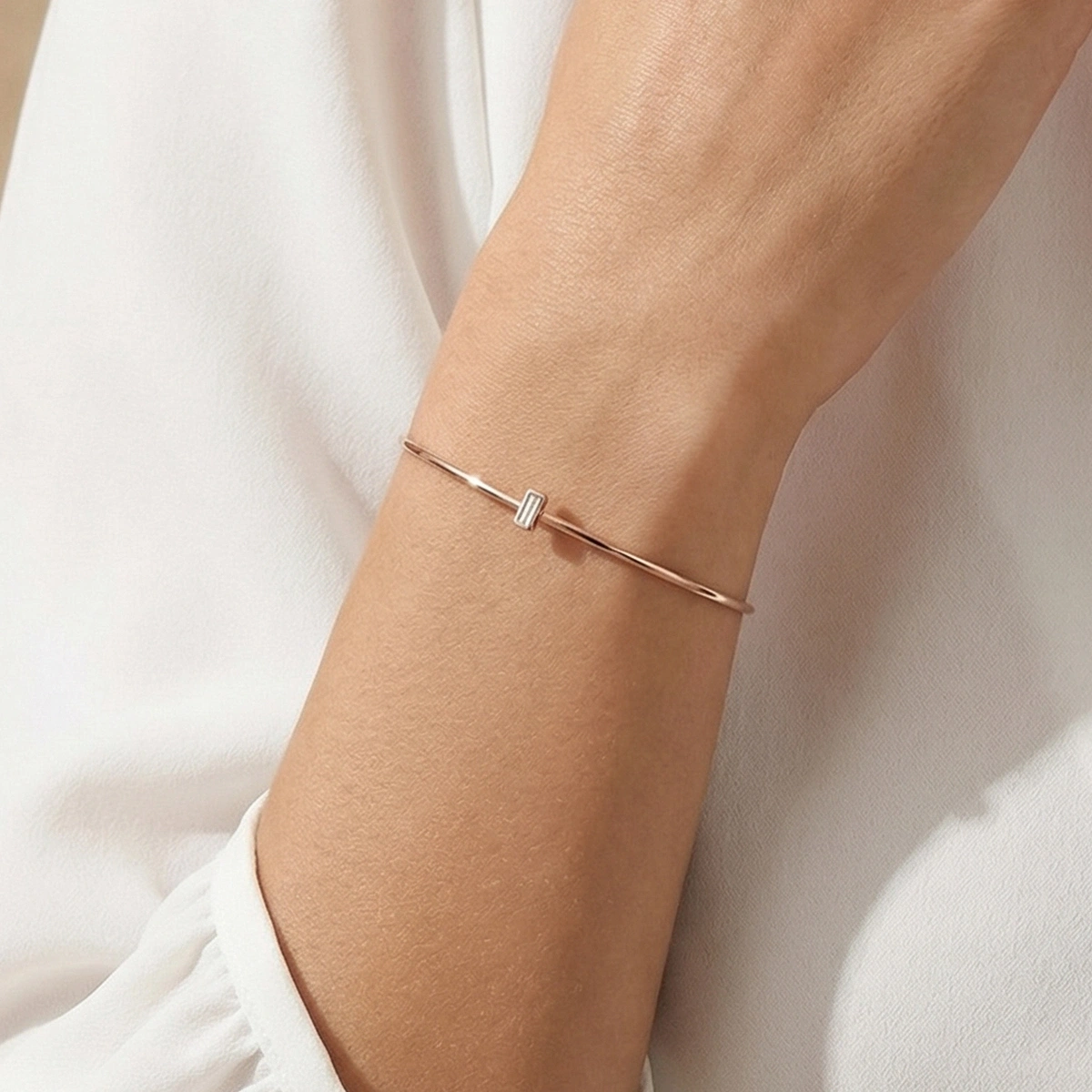 Baget Tek Taşlı Modern Altın Bileklik