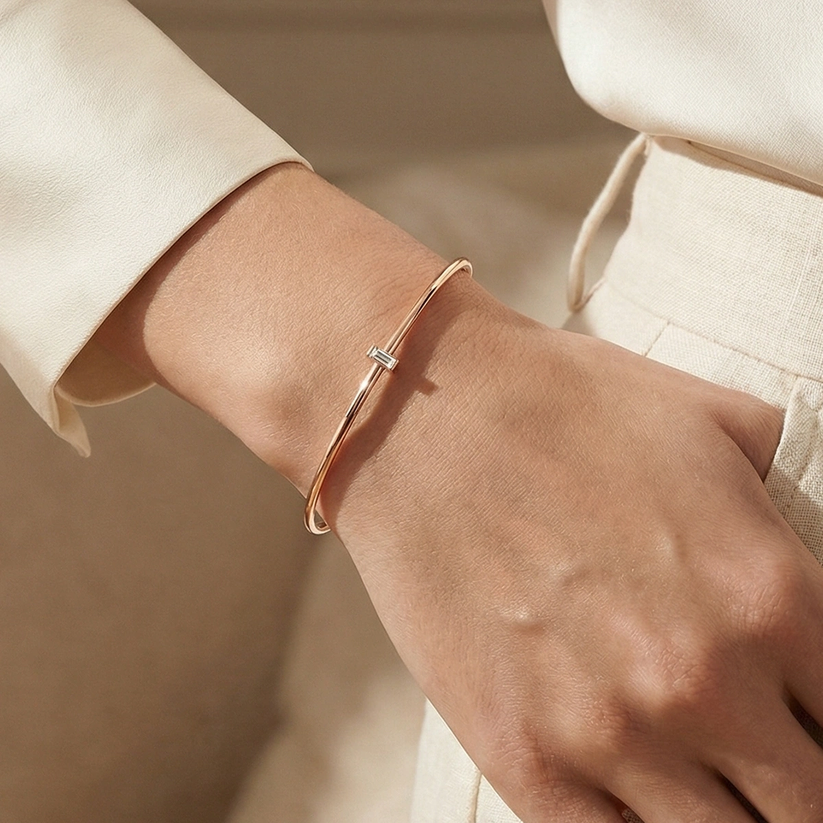 Baget Tek Taşlı Zarif Altın Bileklik