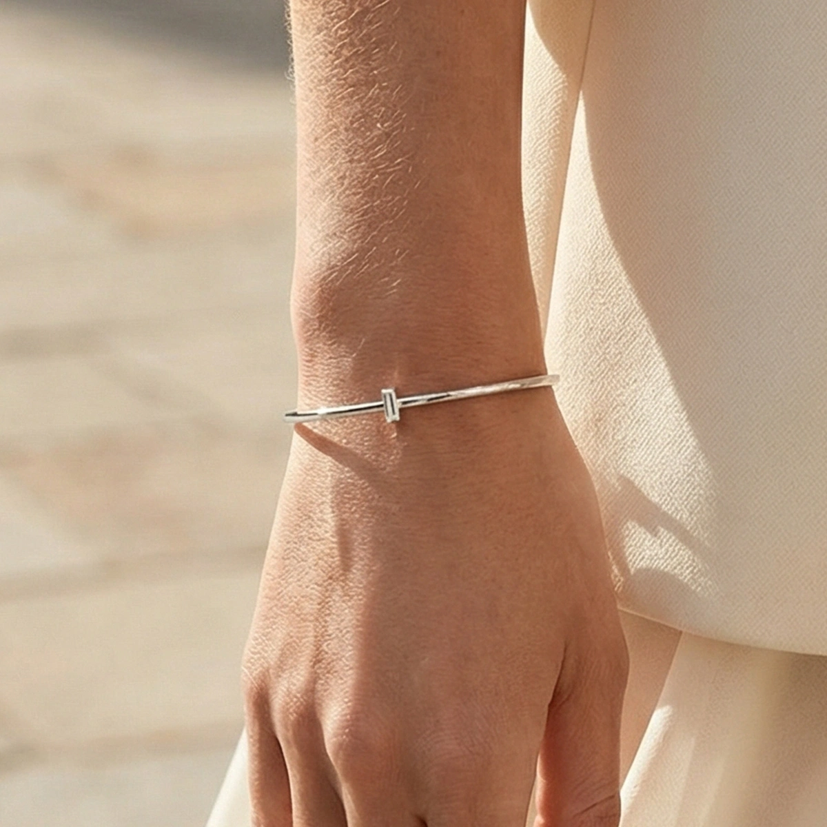 Baget Tek Taşlı Zarif Altın Bileklik