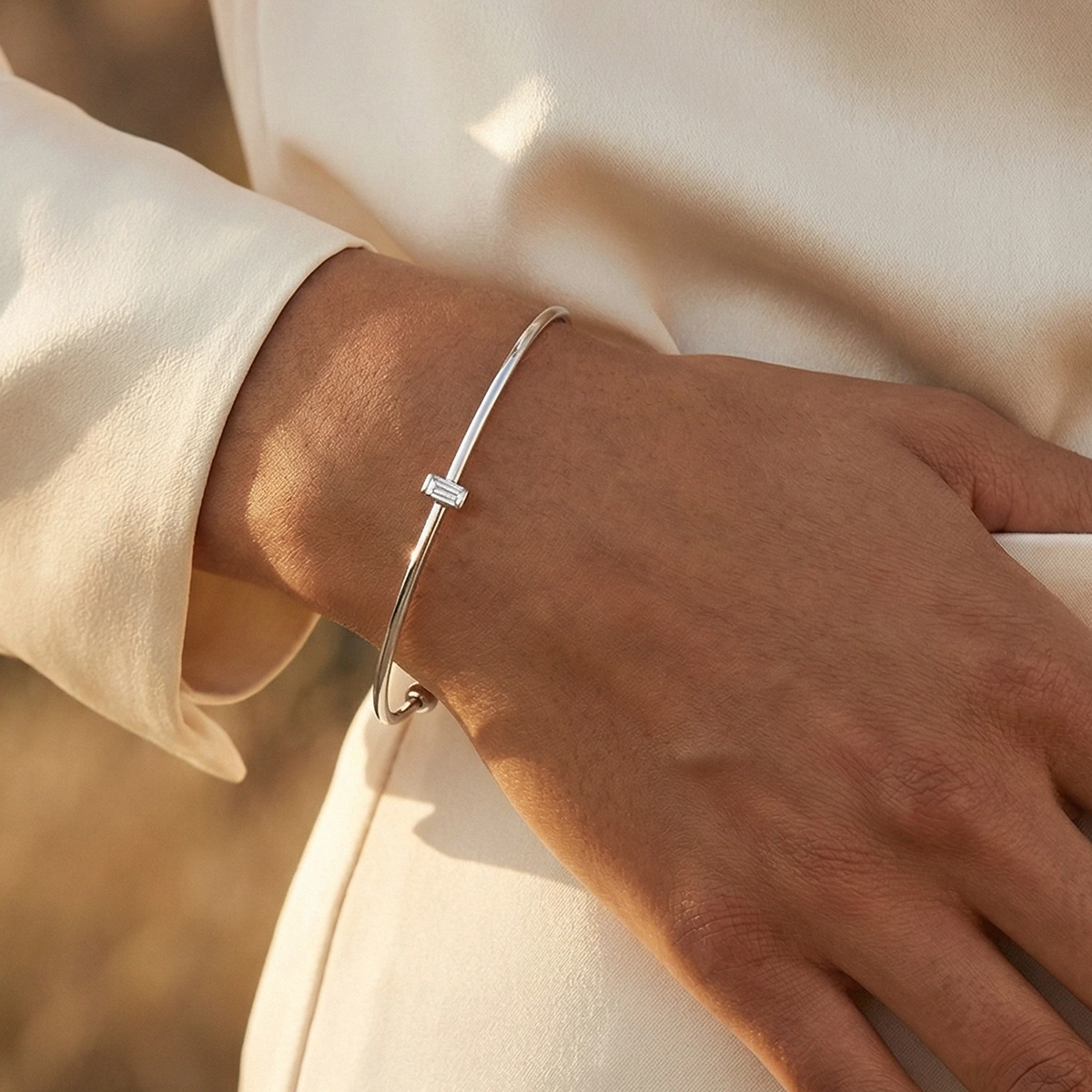 Baget Tek Taşlı Zarif Altın Bileklik