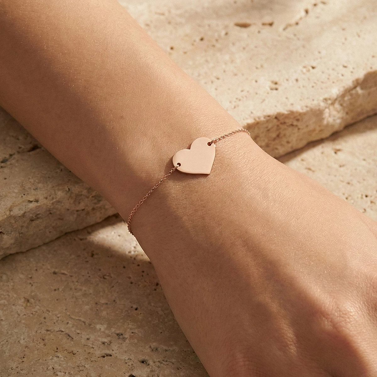 Kalpli Plaka Altın Bileklik