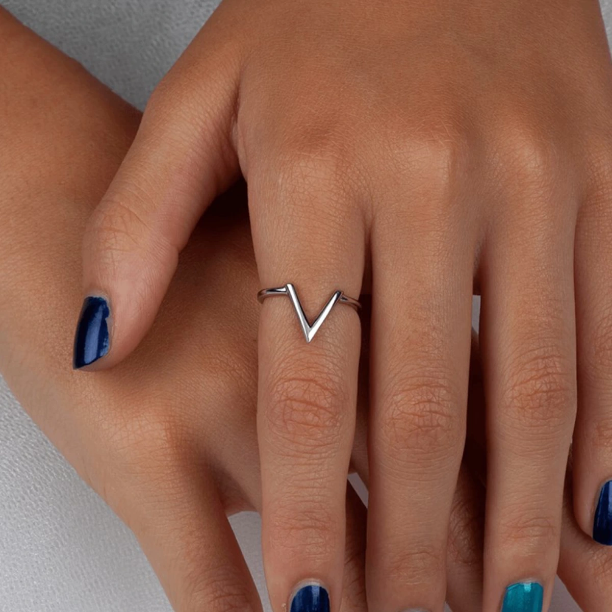Modern V Apolet İşaret Parmağı Yüzüğü