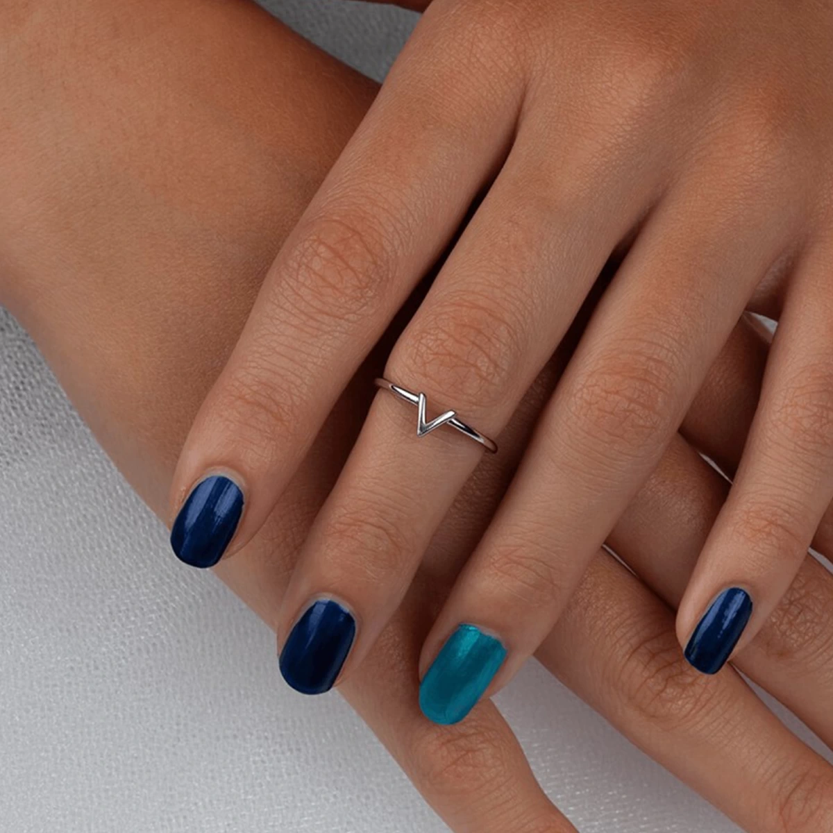 ModernK Minimal V Apolet İşaret Parmağı Yüzüğü