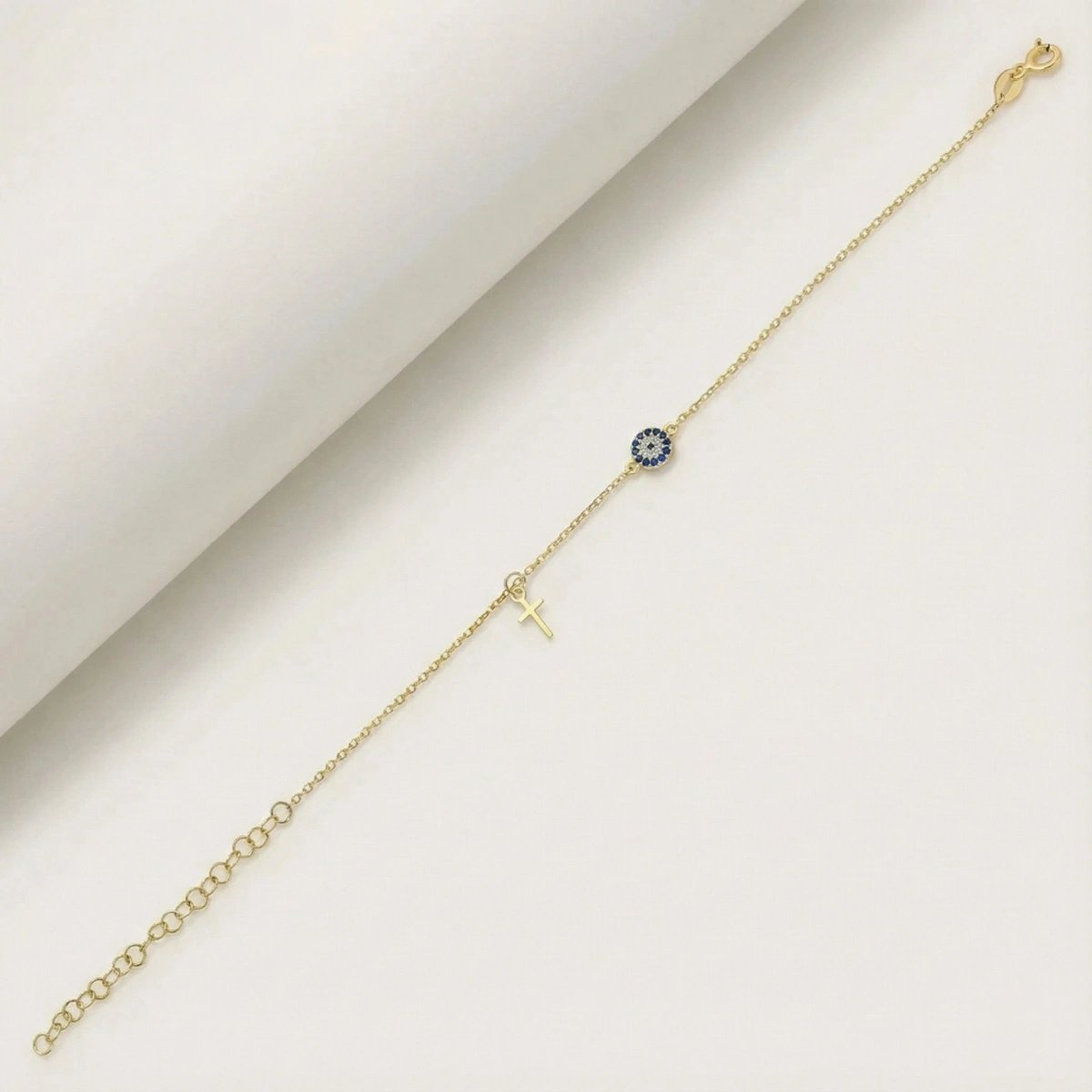 Nazar Bocuğu Yuvarlak Formlu Minik Haç Sallantılı Gümüş Bileklik