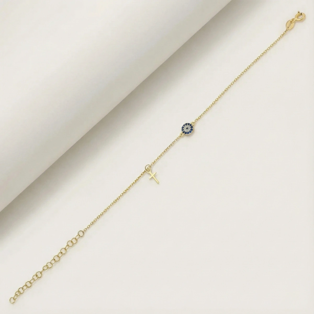 Nazar Bocuğu Yuvarlak Formlu Minik Haç Sallantılı Gümüş Bileklik