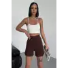 Tarz ve Rahatlığı Bir Arada Sunan Yüksek Bel Esnek Likralı Krep Şort Kahverengi