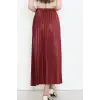Zarif ve Modern Pileli Parlak Krep Gizli Lastikli Bordo Etek
