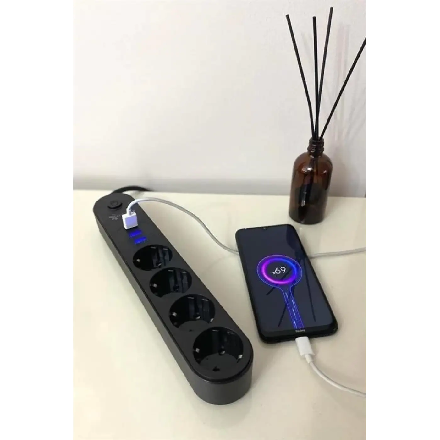 4lü Siyah Anahtarlı 3 Usb Li Akım Korumalı Topraklı Çocuk Korumalı Grup Priz 2 Metre