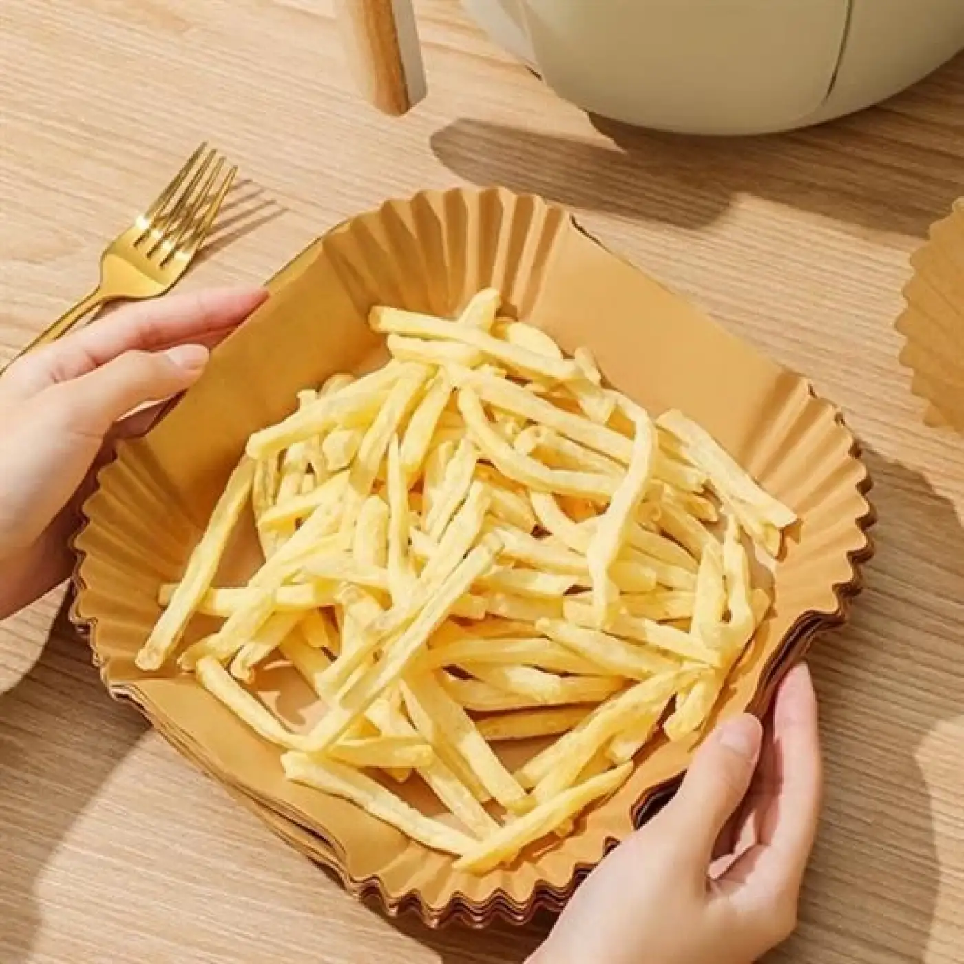 50 Adet Air Fryer Pişirme Kağıdı Tek Kullanımlık Yağ Geçirmez Yapışmaz Kare Tabak Model Pvc