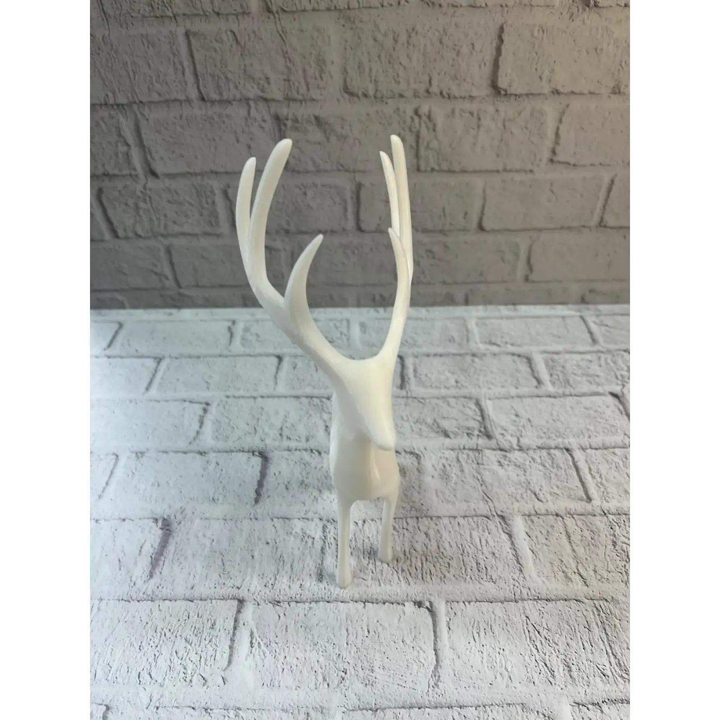 Beyaz Dekoratif Geyik Figürü Şık Ev Aksesuarı