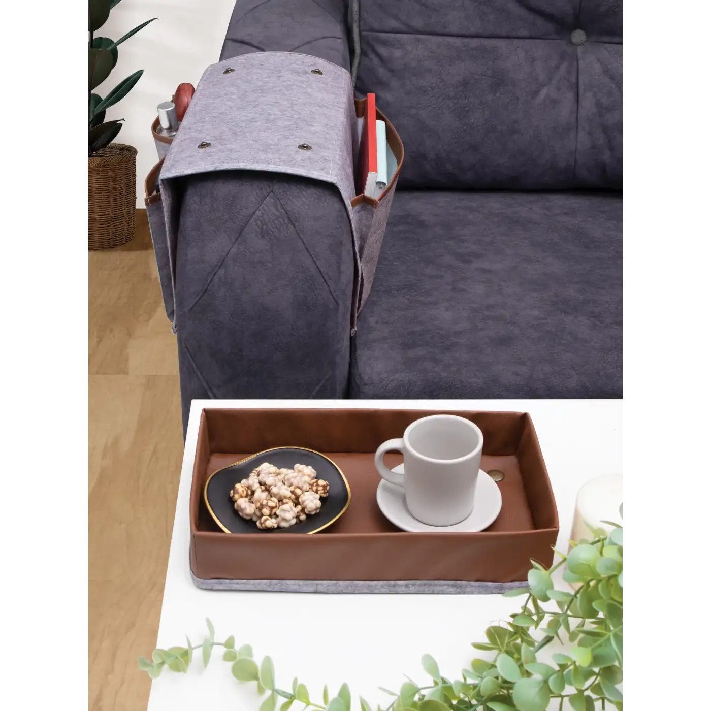 Çok Amaçlı Deri Şeritli Cepli Koltuk Kenarı Düzenleyici 03938