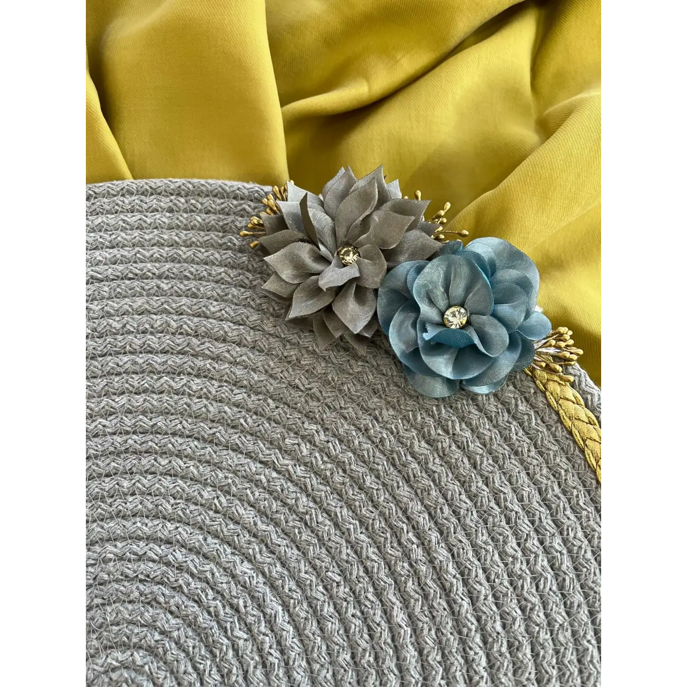 DecoHandy 39cm Çiçekli Jüt Örme Supla Amerikan Servis