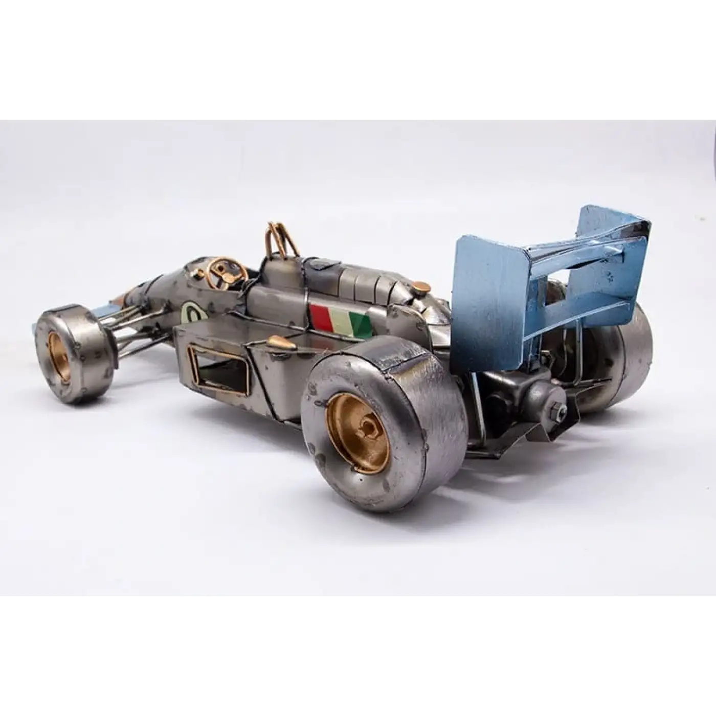 Dekoratif Metal Yarış Arabası 8 Numara Metalik Renk