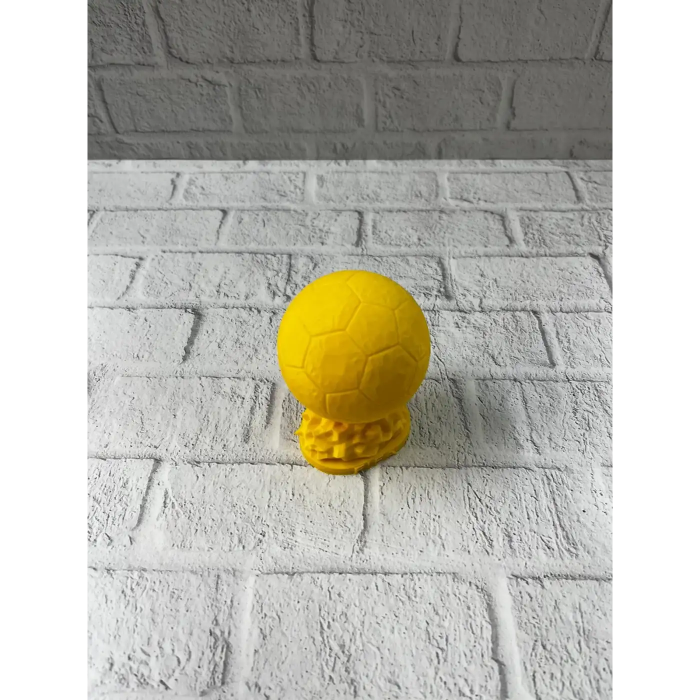 Mini FIFA Futbol Topu Biblo Sarı Renk 10cm Spor Temalı Dekor