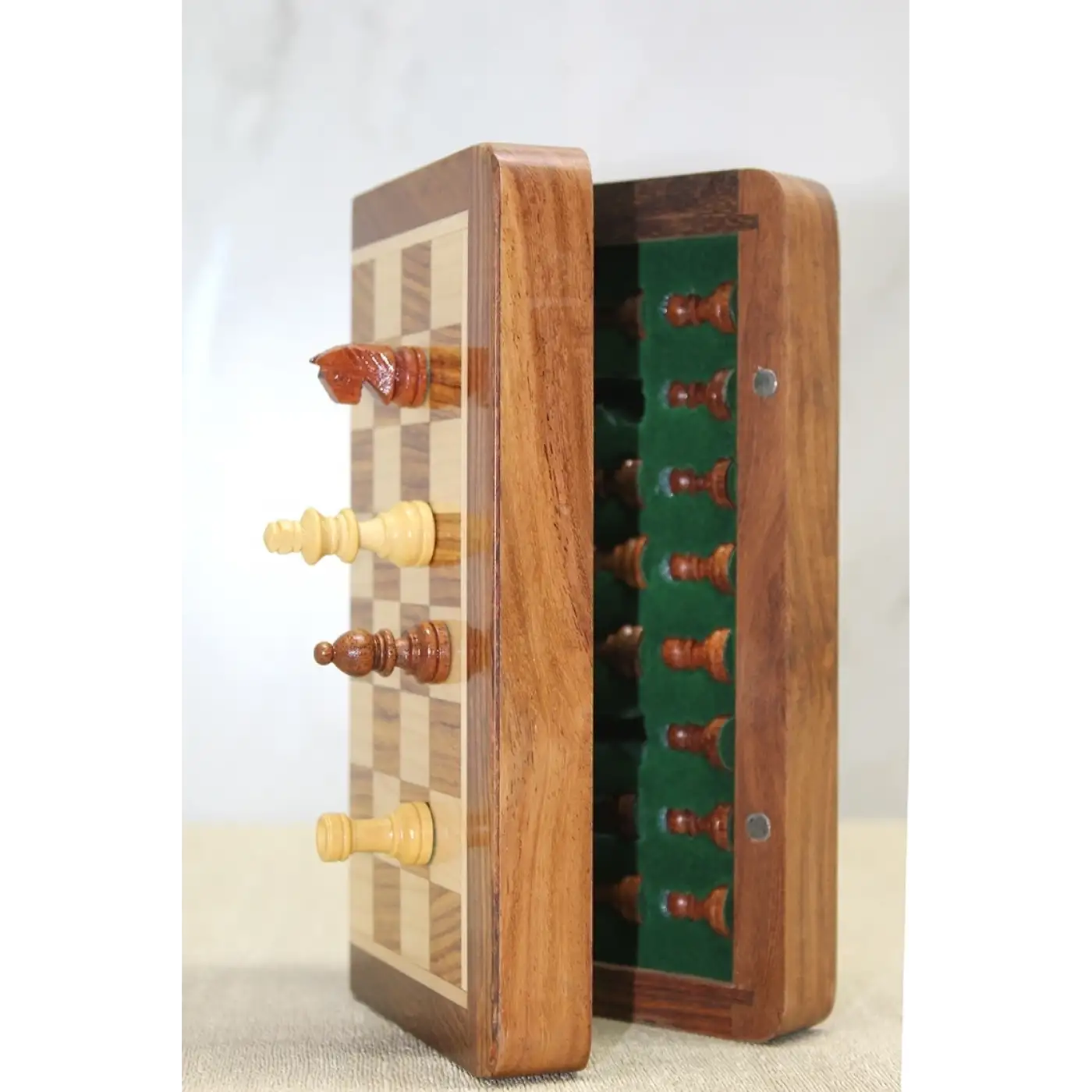 Özel Vernikli Mıknatıs Taşlı Ahşap Katlanabilir Kutulu Satranç Oyunu 12.5 Cm G220