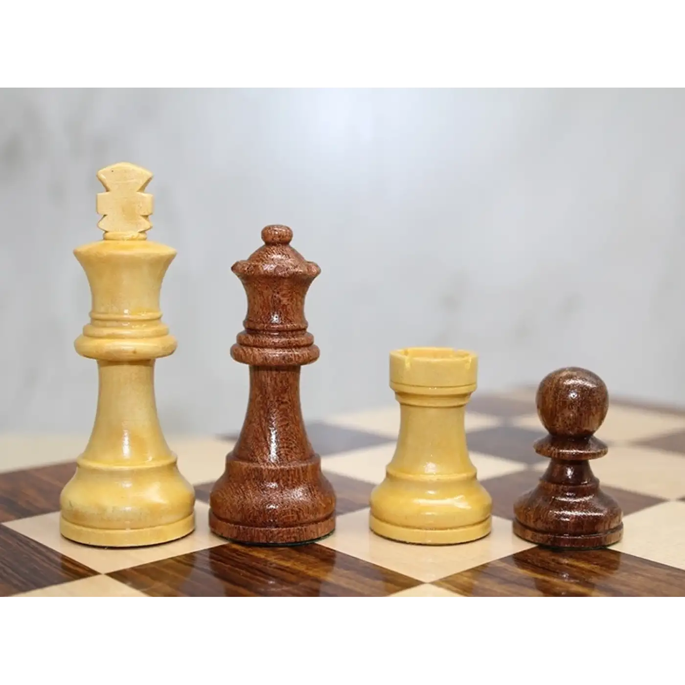 Özel Vernikli Mıknatıs Taşlı Ahşap Katlanabilir Kutulu Satranç Oyunu 30 Cm G223