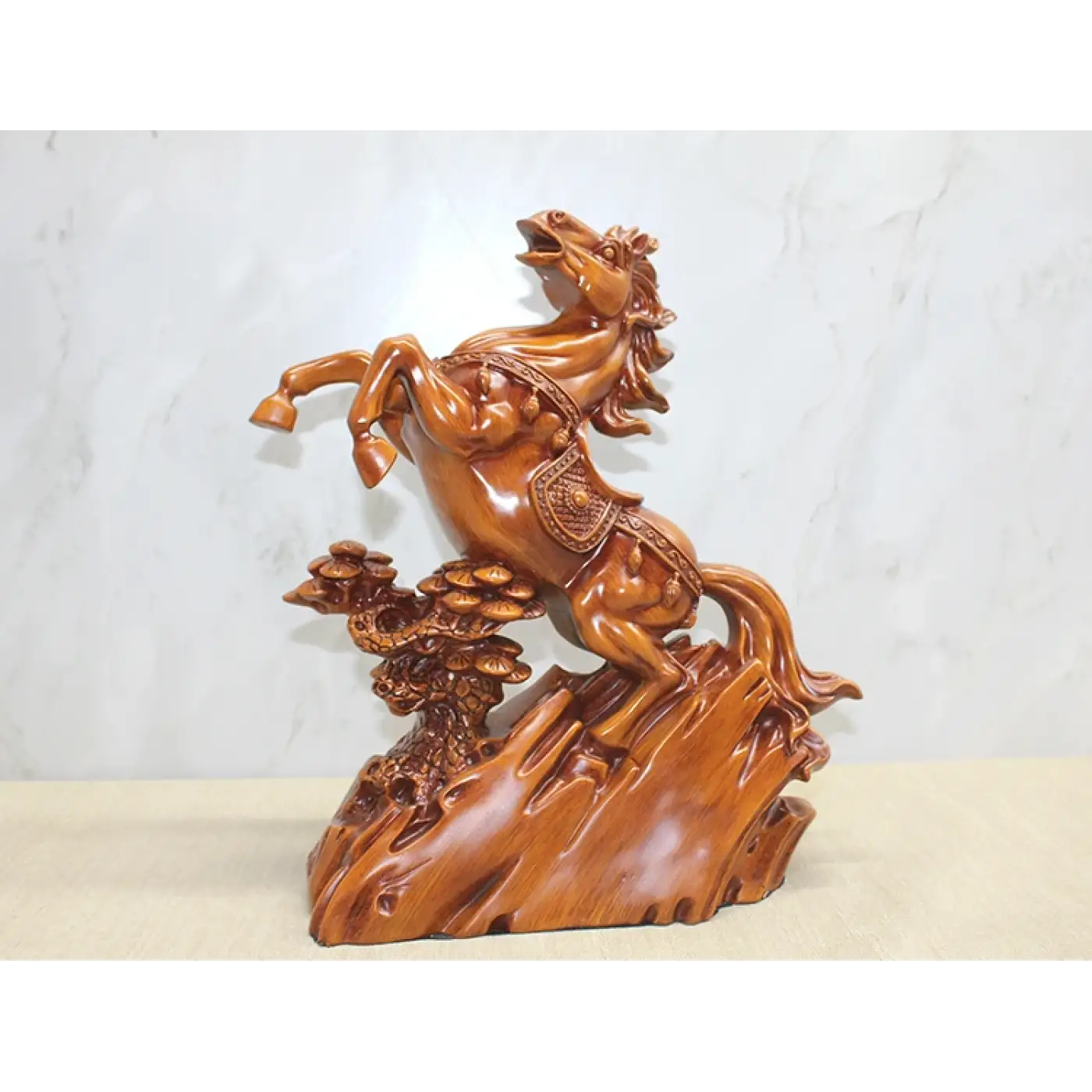 Polyester Şahlanmış At Figürü