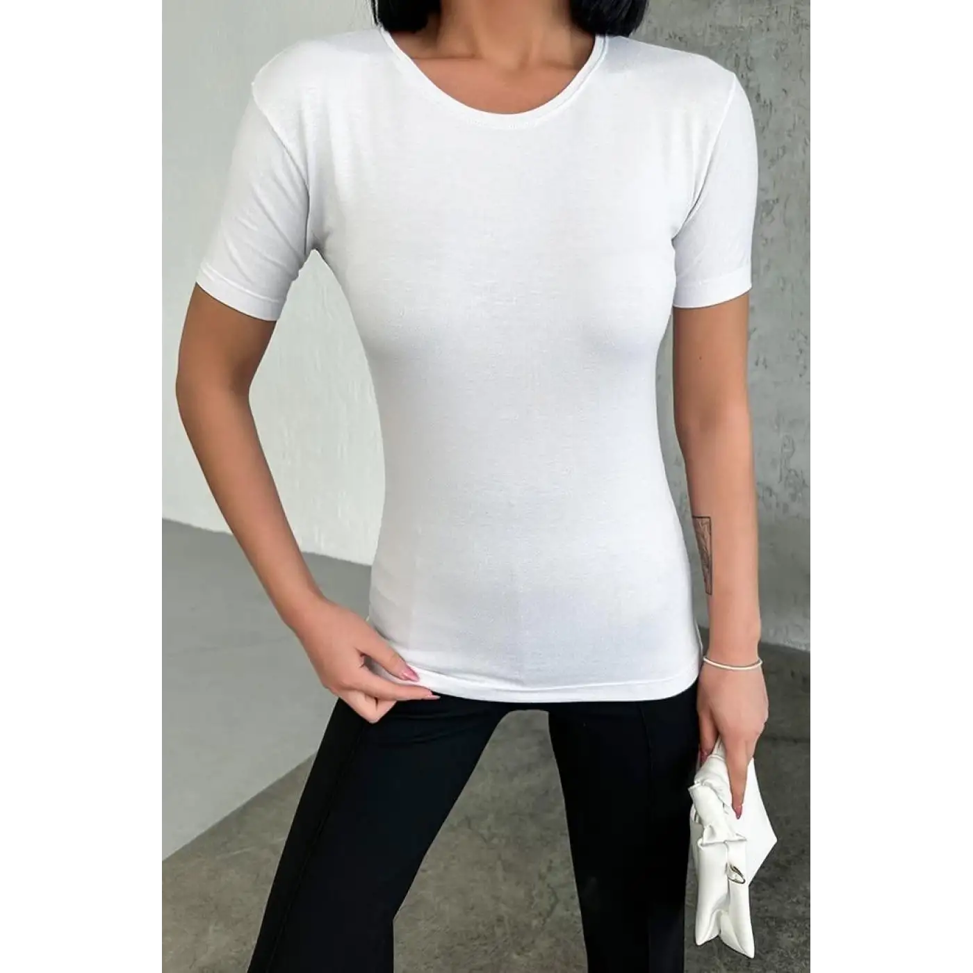 Rahat Ve Şık Kısa Kollu Bisiklet Yaka Likralı Viskon Penye Body Beyaz