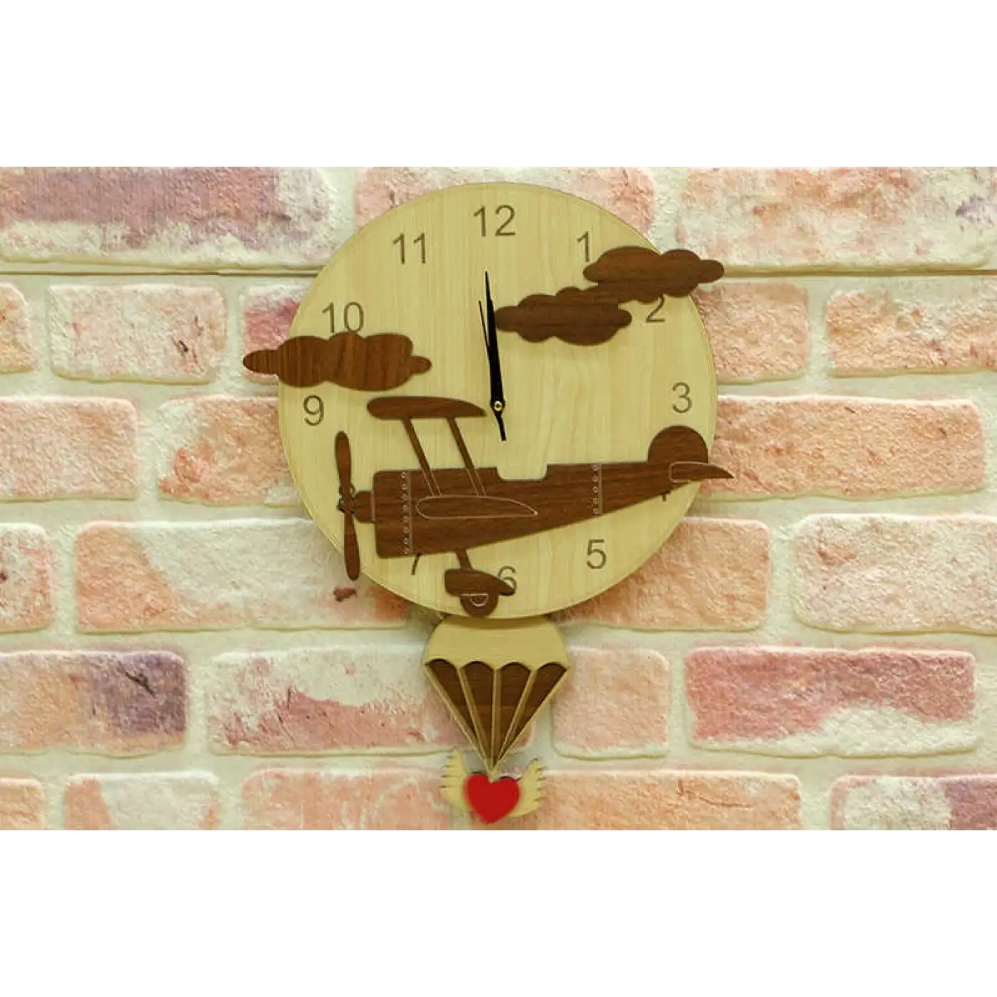 Saat Sarkaçlı Uçak