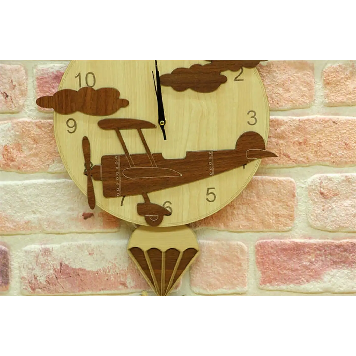 Saat Sarkaçlı Uçak