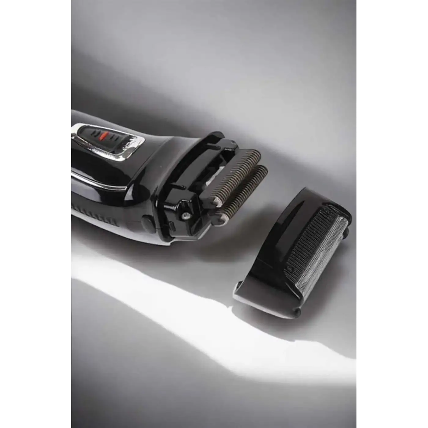 Şarjlı Paslanmaz Çelik Bıçaklı ve Kablosuz Saç Sakal Tıraş Makinesi