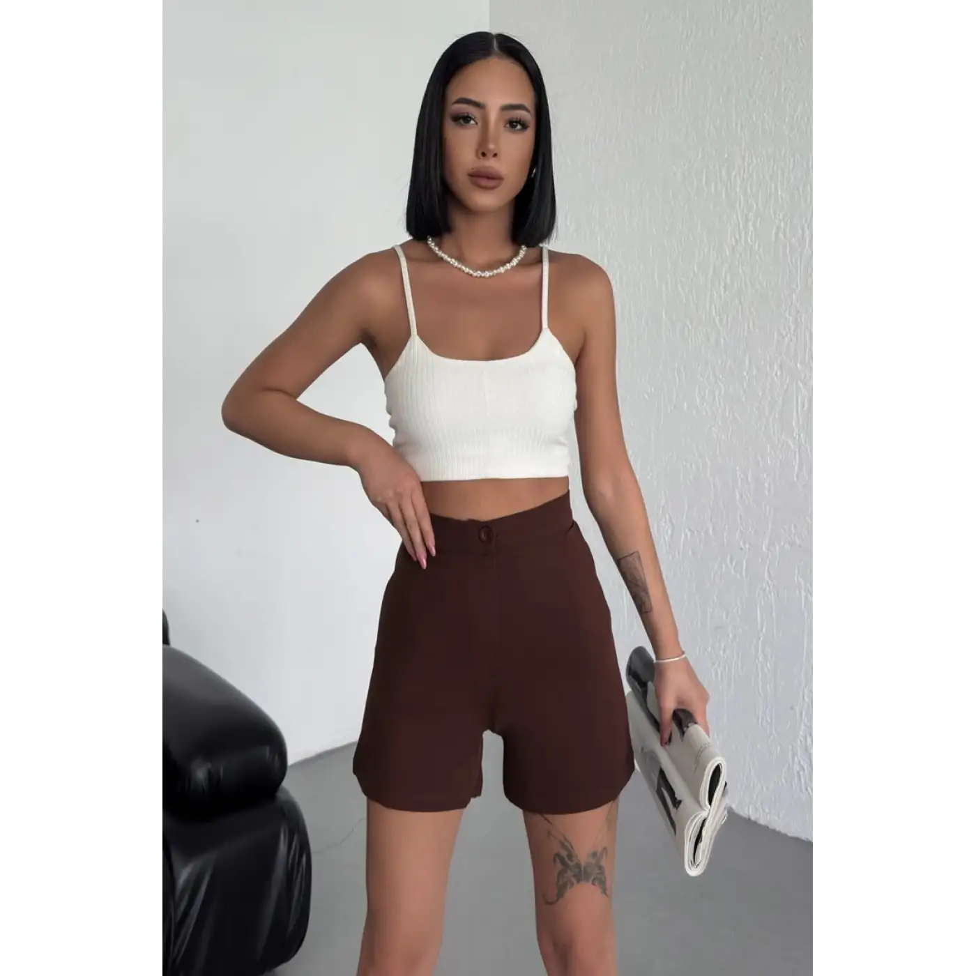 Tarz ve Rahatlığı Bir Arada Sunan Yüksek Bel Esnek Likralı Krep Şort Kahverengi